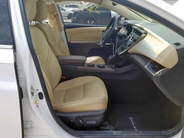 4T1BK1EB0GU214357 - 2016 TOYOTA AVALON XLE WHITE photo 5