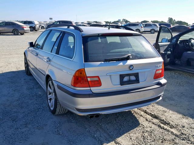 WBAEN33412PC10754 - 2002 BMW 325 IT SILVER photo 3