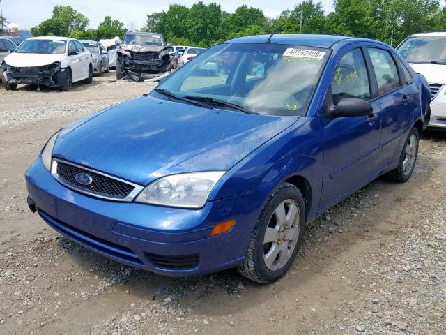 1FAFP34N25W288952 - 2005 FORD FOCUS ZX4 BLUE photo 2