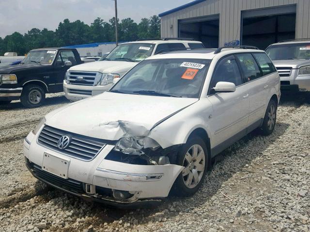 WVWYH63B52E080610 - 2002 VOLKSWAGEN PASSAT GLX WHITE photo 2