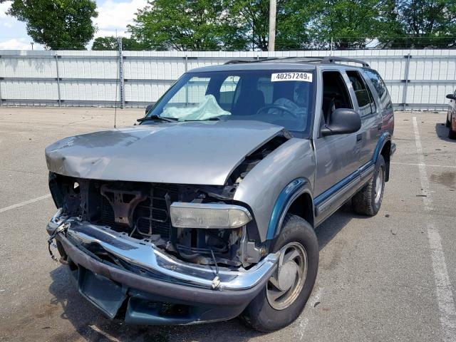 1GNDT13W0W2267321 - 1998 CHEVROLET BLAZER TAN photo 2