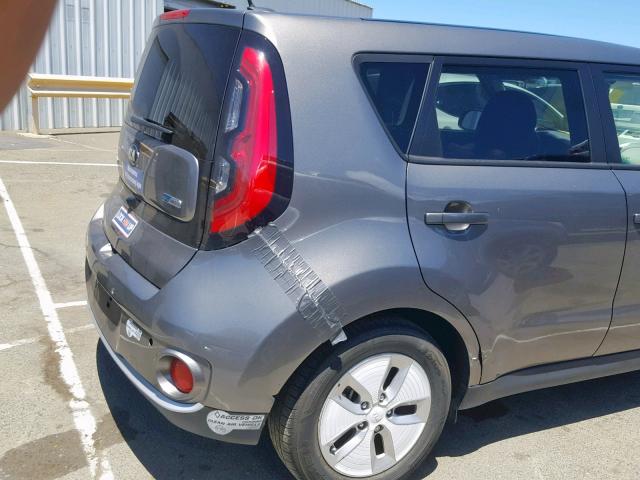 KNDJX3AE6G7012974 - 2016 KIA SOUL EV + GRAY photo 9