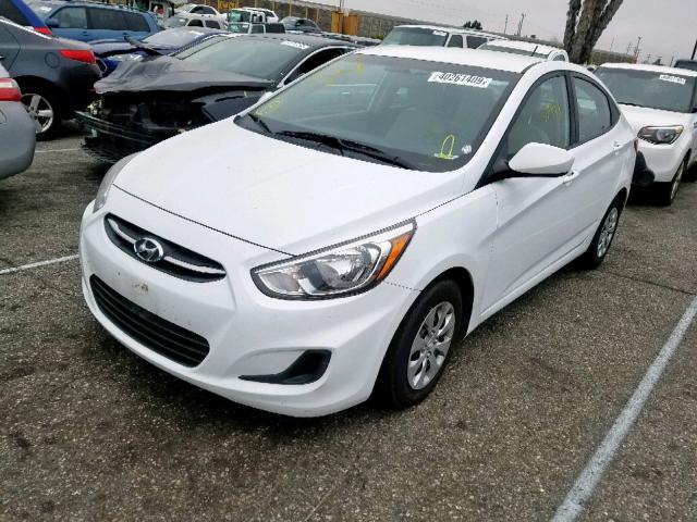 KMHCT4AE7GU127798 - 2016 HYUNDAI ACCENT SE WHITE photo 2