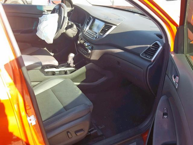 KM8J33A23HU535532 - 2017 HYUNDAI TUCSON LIM ORANGE photo 5