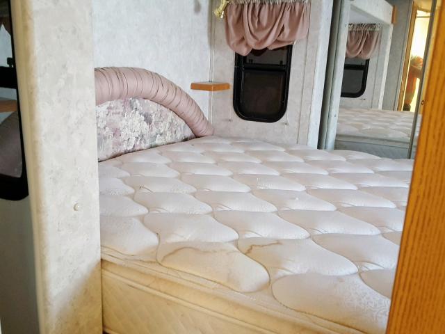 4YDF3252024059758 - 2002 KEYSTONE MONTANA WHITE photo 5