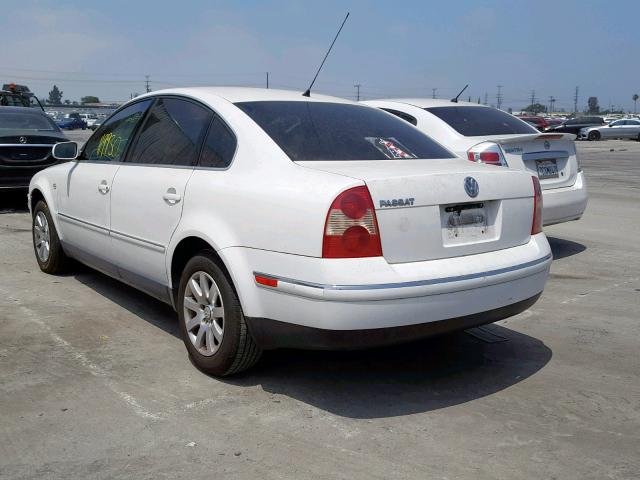 WVWPD63B03E082760 - 2003 VOLKSWAGEN PASSAT GLS WHITE photo 3