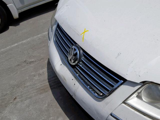 WVWPD63B03E082760 - 2003 VOLKSWAGEN PASSAT GLS WHITE photo 9