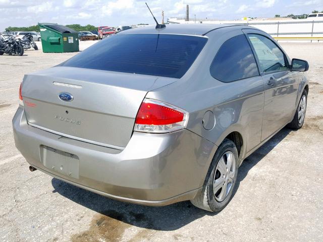 1FAHP32N48W134503 - 2008 FORD FOCUS S/SE SILVER photo 4