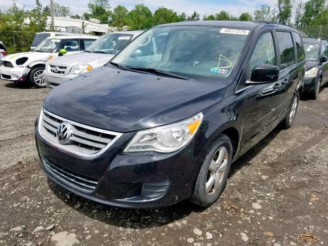 2V4RW3DG2BR642507 - 2011 VOLKSWAGEN ROUTAN SE BLACK photo 2