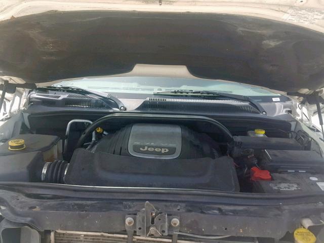 1J8HH582X6C281903 - 2006 JEEP COMMANDER WHITE photo 7