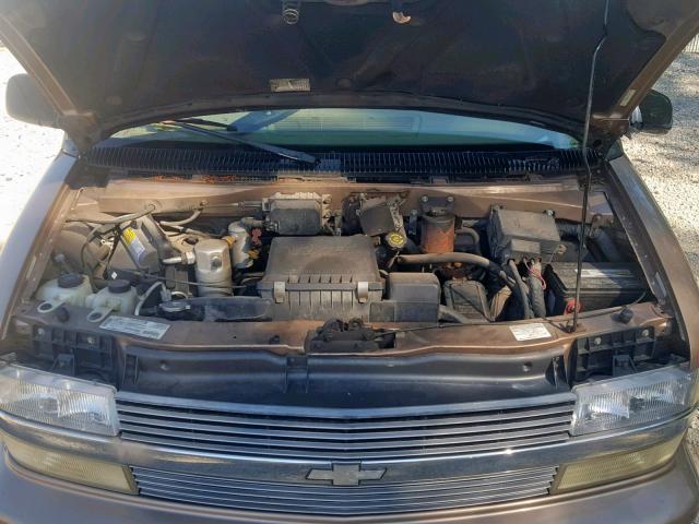 1GNDM19W6WB203711 - 1998 CHEVROLET ASTRO GOLD photo 7