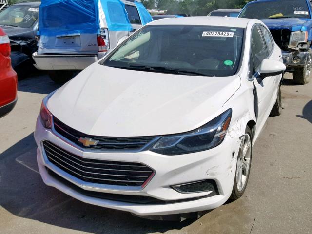 3G1BF6SM7JS588587 - 2018 CHEVROLET CRUZE PREM WHITE photo 2