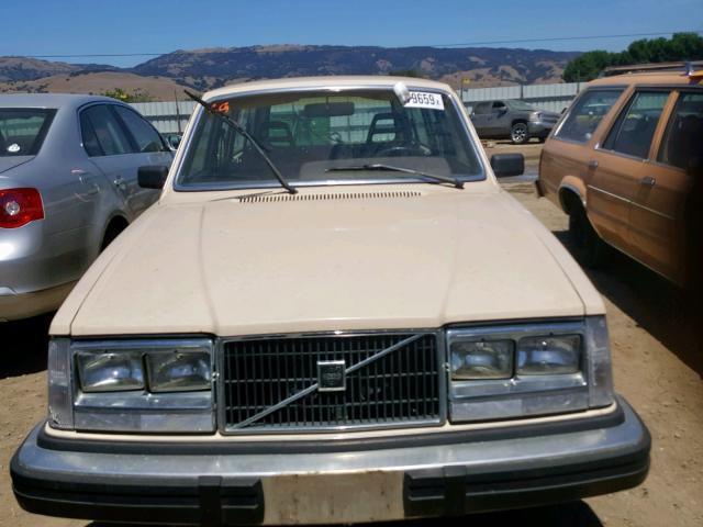 YV1AX4956C1382629 - 1982 VOLVO 245 DL BEIGE photo 9