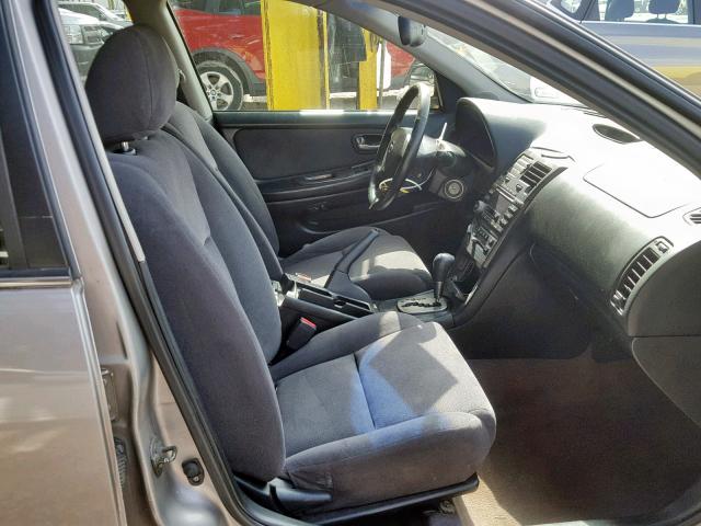 JN1DA31D42T207755 - 2002 NISSAN MAXIMA GLE SILVER photo 5