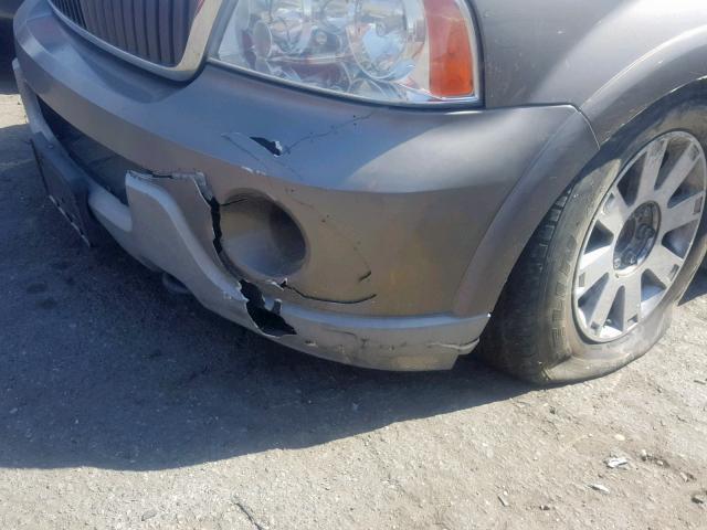 5LMFU28R54LJ37090 - 2004 LINCOLN NAVIGATOR 灰色 照片 9