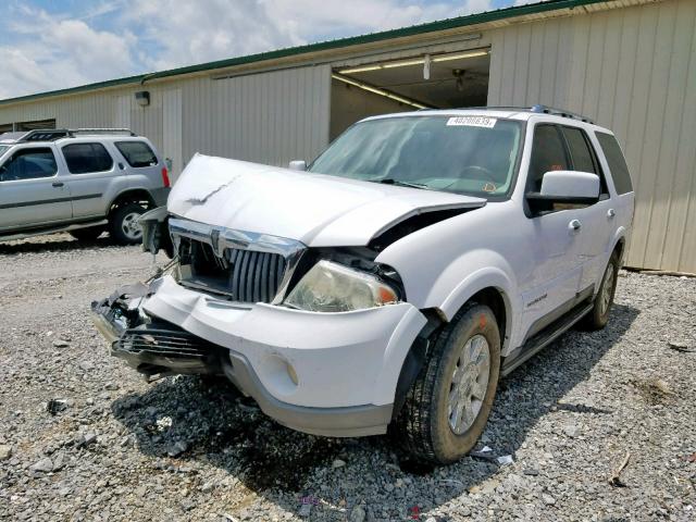 5LMFU28R74LJ06228 - 2004 LINCOLN NAVIGATOR WHITE photo 2