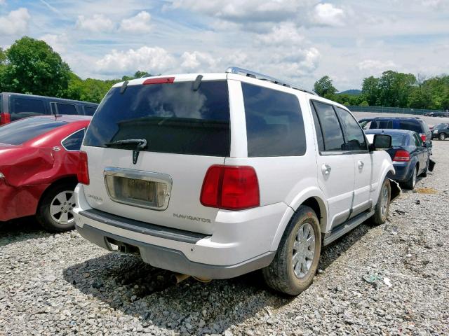 5LMFU28R74LJ06228 - 2004 LINCOLN NAVIGATOR WHITE photo 4