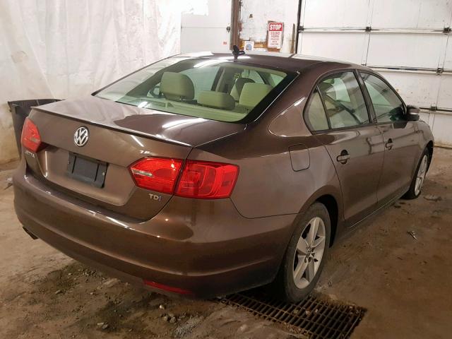 3VW3L7AJ9BM123040 - 2011 VOLKSWAGEN JETTA TDI BROWN photo 4