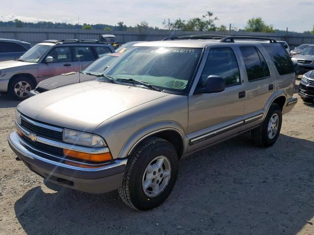 1GNDT13W6W2266139 - 1998 CHEVROLET BLAZER GRAY photo 2