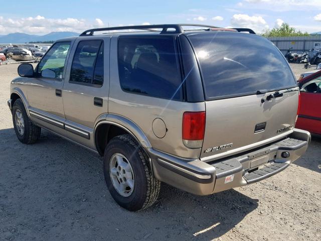 1GNDT13W6W2266139 - 1998 CHEVROLET BLAZER GRAY photo 3