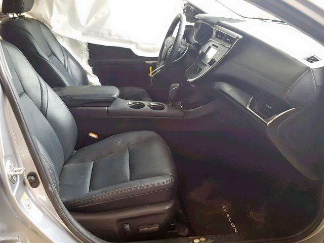 4T1BK1EB9JU285452 - 2018 TOYOTA AVALON XLE SILVER photo 5