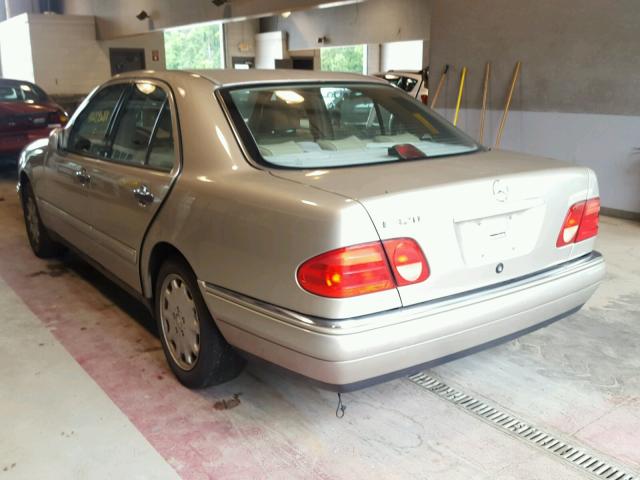 WDBJF65F2WA454433 - 1998 MERCEDES-BENZ E 320 TAN photo 3