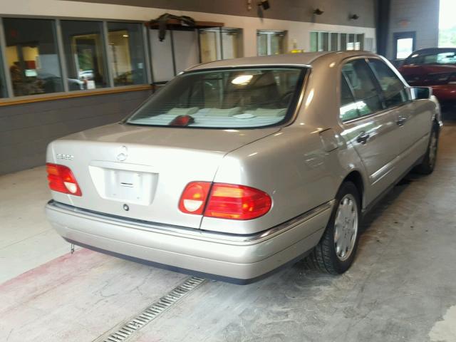 WDBJF65F2WA454433 - 1998 MERCEDES-BENZ E 320 TAN photo 4