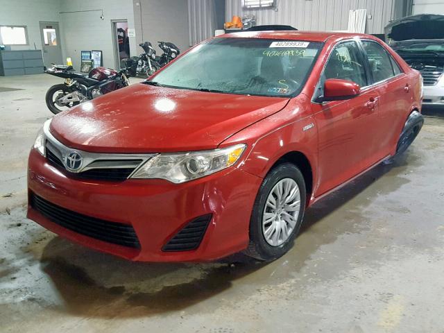 4T1BD1FK8DU072828 - 2013 TOYOTA CAMRY HYBR RED photo 2