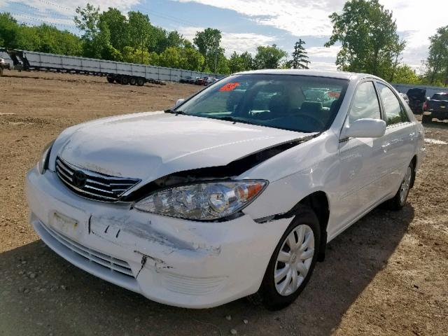 4T1BE32K45U391434 - 2005 TOYOTA CAMRY LE WHITE photo 2