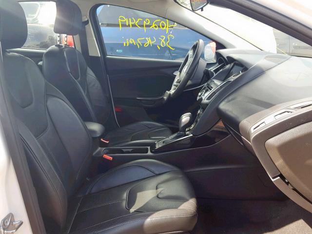 1FADP3J2XGL200090 - 2016 FORD FOCUS TITA WHITE photo 5