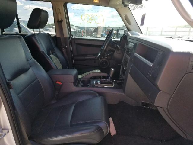 1J8HG48N18C239825 - 2008 JEEP COMMANDER SILVER photo 5