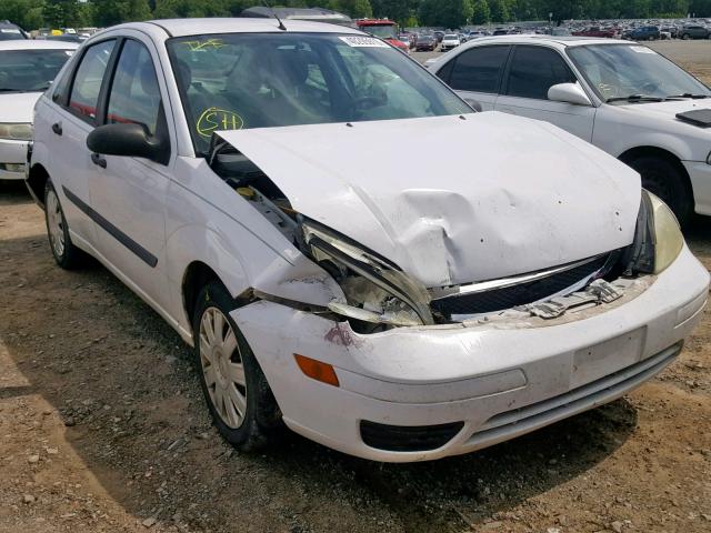 1FAFP34N05W226966 - 2005 FORD FOCUS ZX4 WHITE photo 1