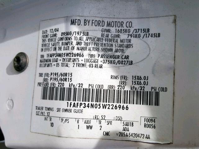 1FAFP34N05W226966 - 2005 FORD FOCUS ZX4 WHITE photo 10