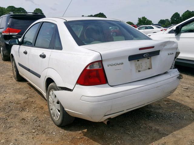 1FAFP34N05W226966 - 2005 FORD FOCUS ZX4 WHITE photo 3