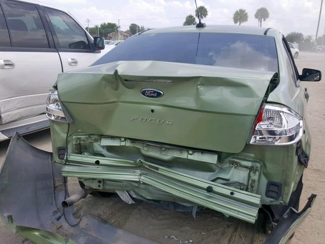 1FAHP34N28W204755 - 2008 FORD FOCUS S/SE GREEN photo 9