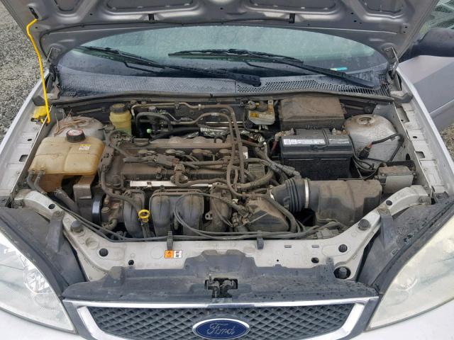 1FAHP34N85W152303 - 2005 FORD FOCUS ZX4 SILVER photo 7