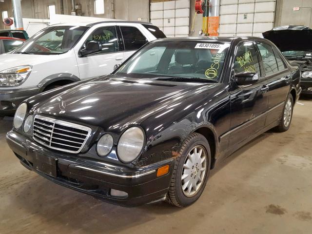 WDBJF65J5YB078084 - 2000 MERCEDES-BENZ E 320 BLACK photo 2