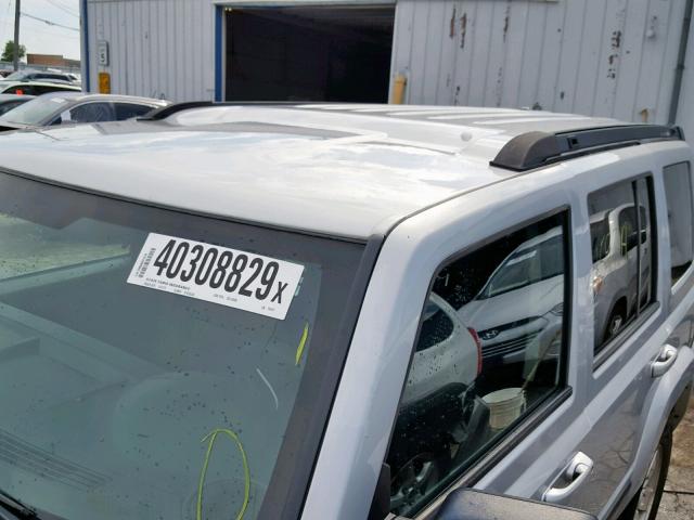 1J8HG48K28C132627 - 2008 JEEP COMMANDER 银色 照片 9