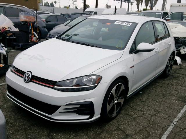 3VW447AUXJM290839 - 2018 VOLKSWAGEN GTI S/SE WHITE photo 2