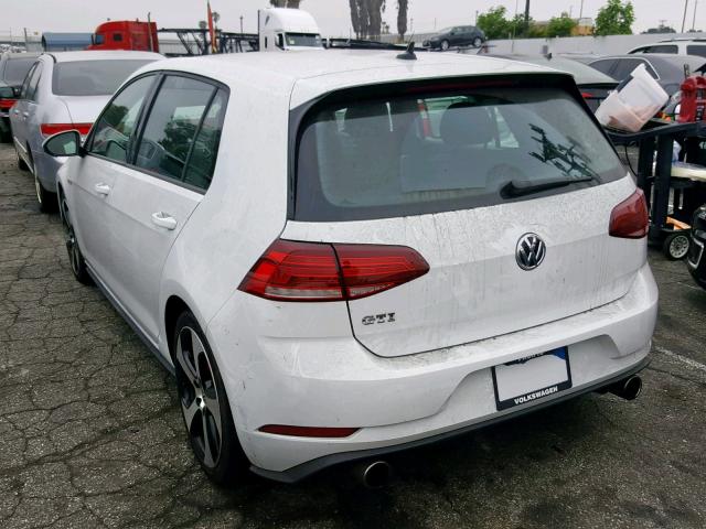 3VW447AUXJM290839 - 2018 VOLKSWAGEN GTI S/SE WHITE photo 3