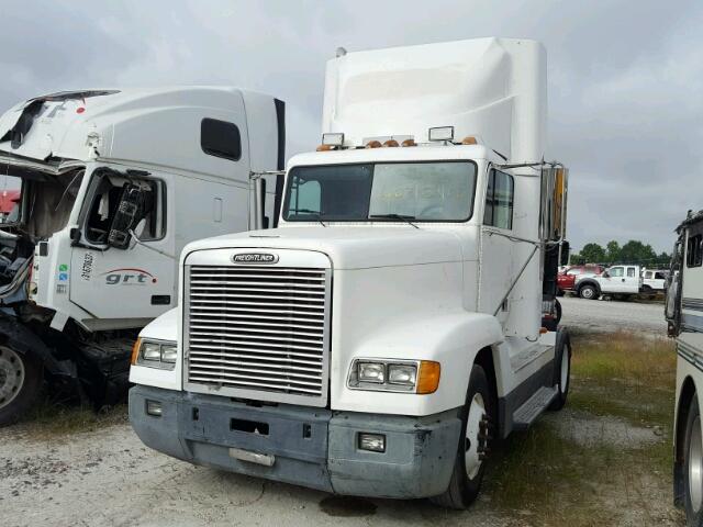 1FUWDMDA5YPF77789 - 2000 FREIGHTLINER CONVENTION WHITE photo 2