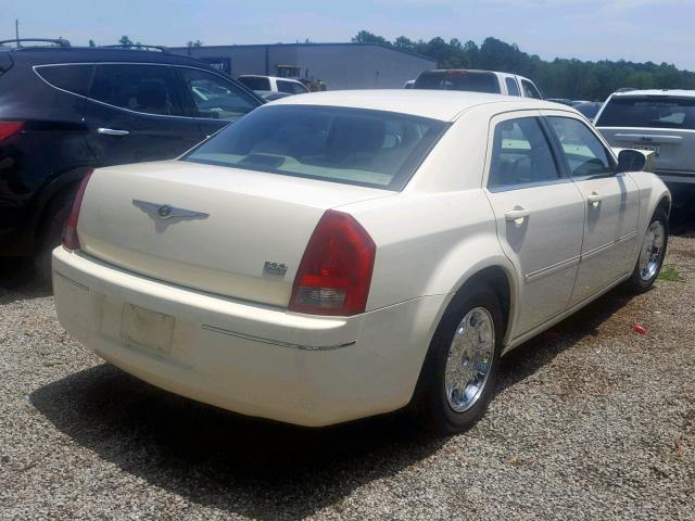 2C3KA53G36H177551 - 2006 CHRYSLER 300 TOURIN WHITE photo 4