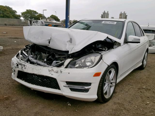 WDDGF4HB7DR283742 - 2013 MERCEDES-BENZ C 250 WHITE photo 2