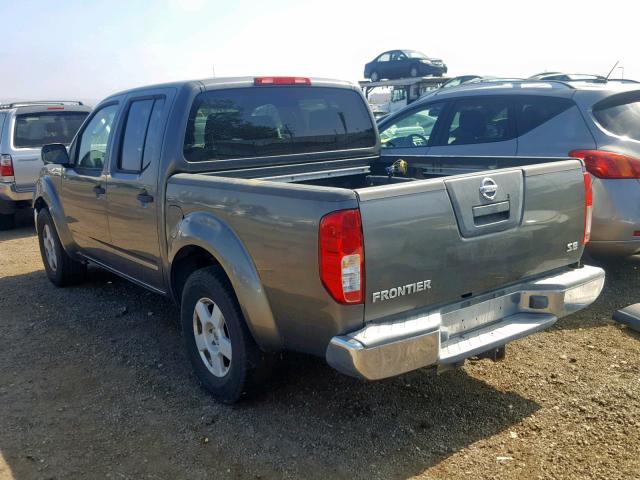 1N6AD07U85C461239 - 2005 NISSAN FRONTIER C GRAY photo 3