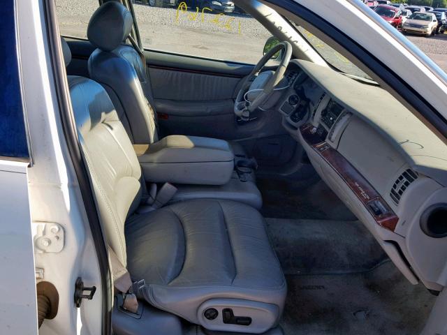 1G4CU5212X4652024 - 1999 BUICK PARK AVENU WHITE photo 5