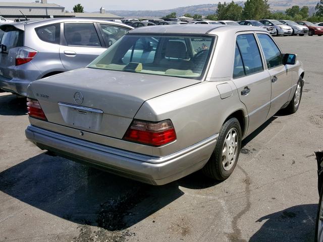 WDBEA32EXSC206889 - 1995 MERCEDES-BENZ E 320 BASE SILVER photo 4