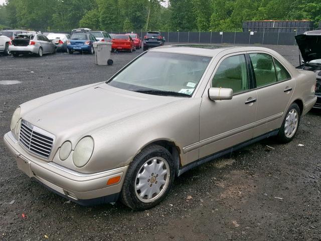 WDBJF65H3XA818894 - 1999 MERCEDES-BENZ E 320 GOLD photo 2