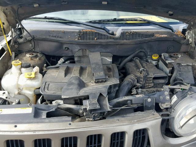 1J8FF47W77D344754 - 2007 JEEP COMPASS GOLD photo 7