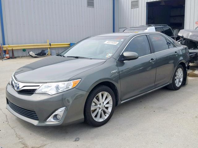 4T1BD1FKXDU069042 - 2013 TOYOTA CAMRY HYBR GREEN photo 2