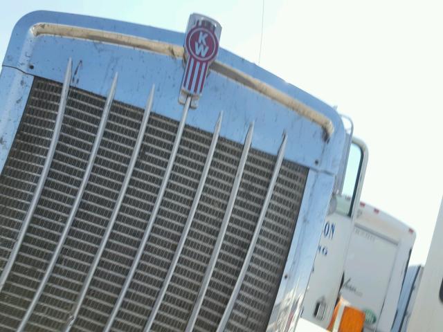 1XKWAU8X91R881704 - 2001 KENWORTH CONSTRUCTI WHITE photo 7